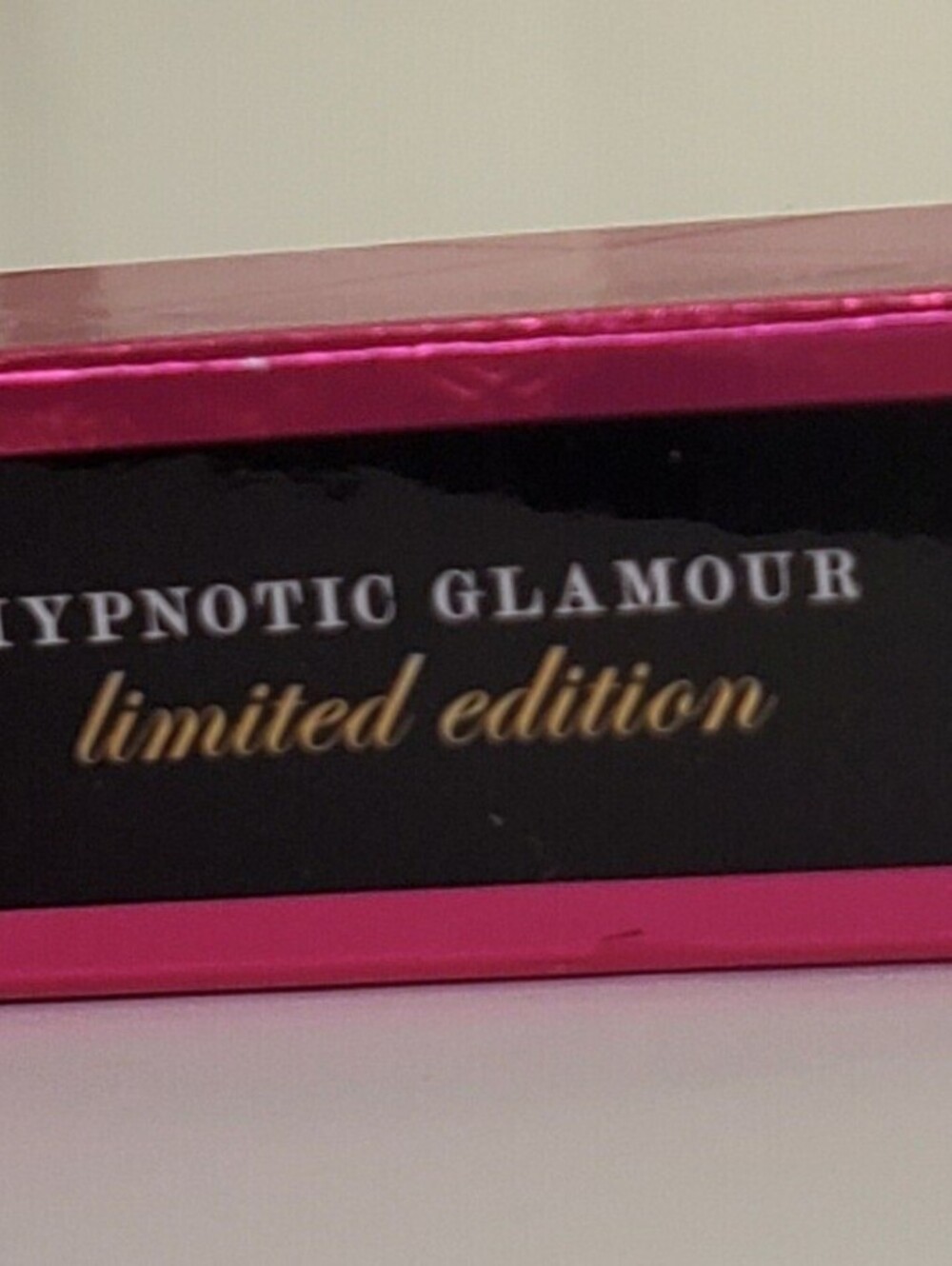 nwb VICTORIA'S SECRET HYPNOTIC GLAMOUR LIP GLOSS, LIMITED EDITION (KNOWING) - Picture 2 of 3